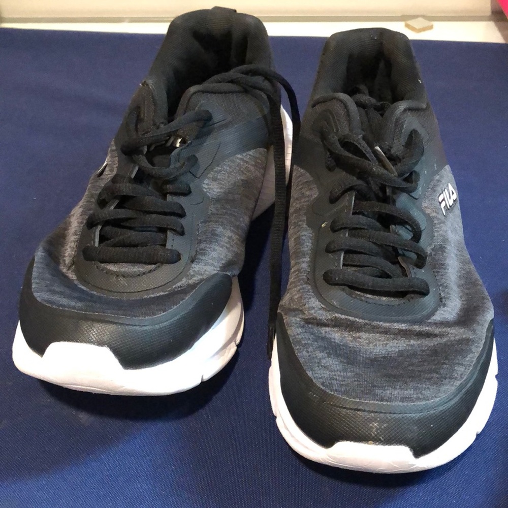 Fila running shoes gently used size 8